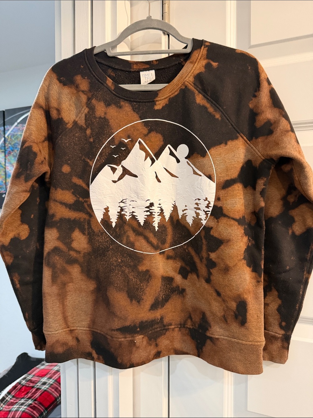 Time and Tru Black and Brown Tie-Dye Mountain Graphic Crewneck